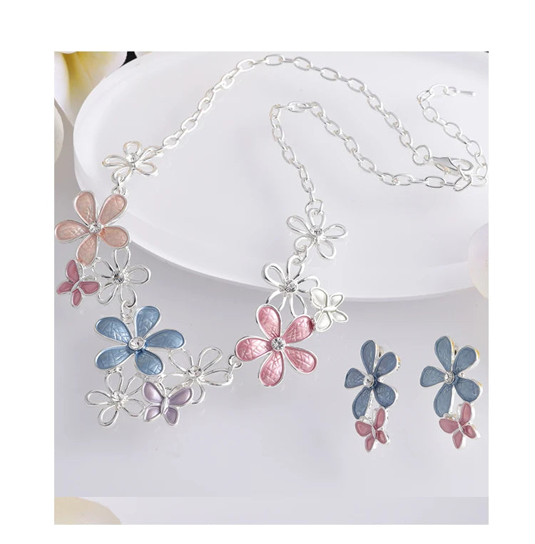 New in Necklace Streetwear Flower Daisy Accessories Jewelry Luxury Chains Pendant Blue Enamel Christmas Gift Necklaces for Women