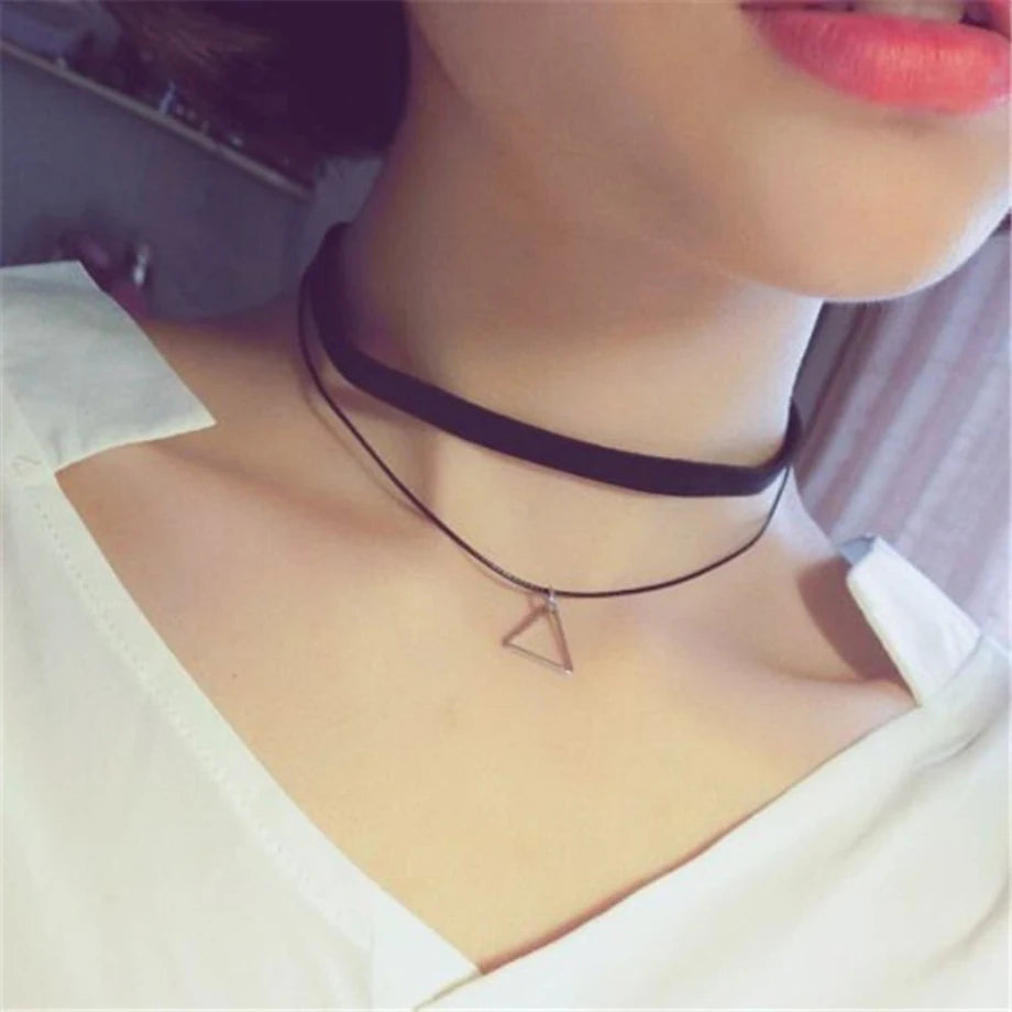 2024 New Arrival Sweet Love Cubic Crystal Pendants Black Velvet Triangle Pendant Necklaces lover Choker Collarbones Necklace