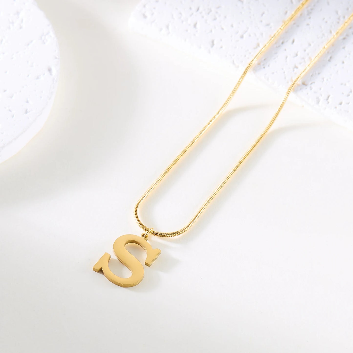 Stainless Steel A-Z Alphabet Initial Letter Pendant Necklaces for Women Gold Plated Choker Chain Necklace Fashion Jewelry Gift