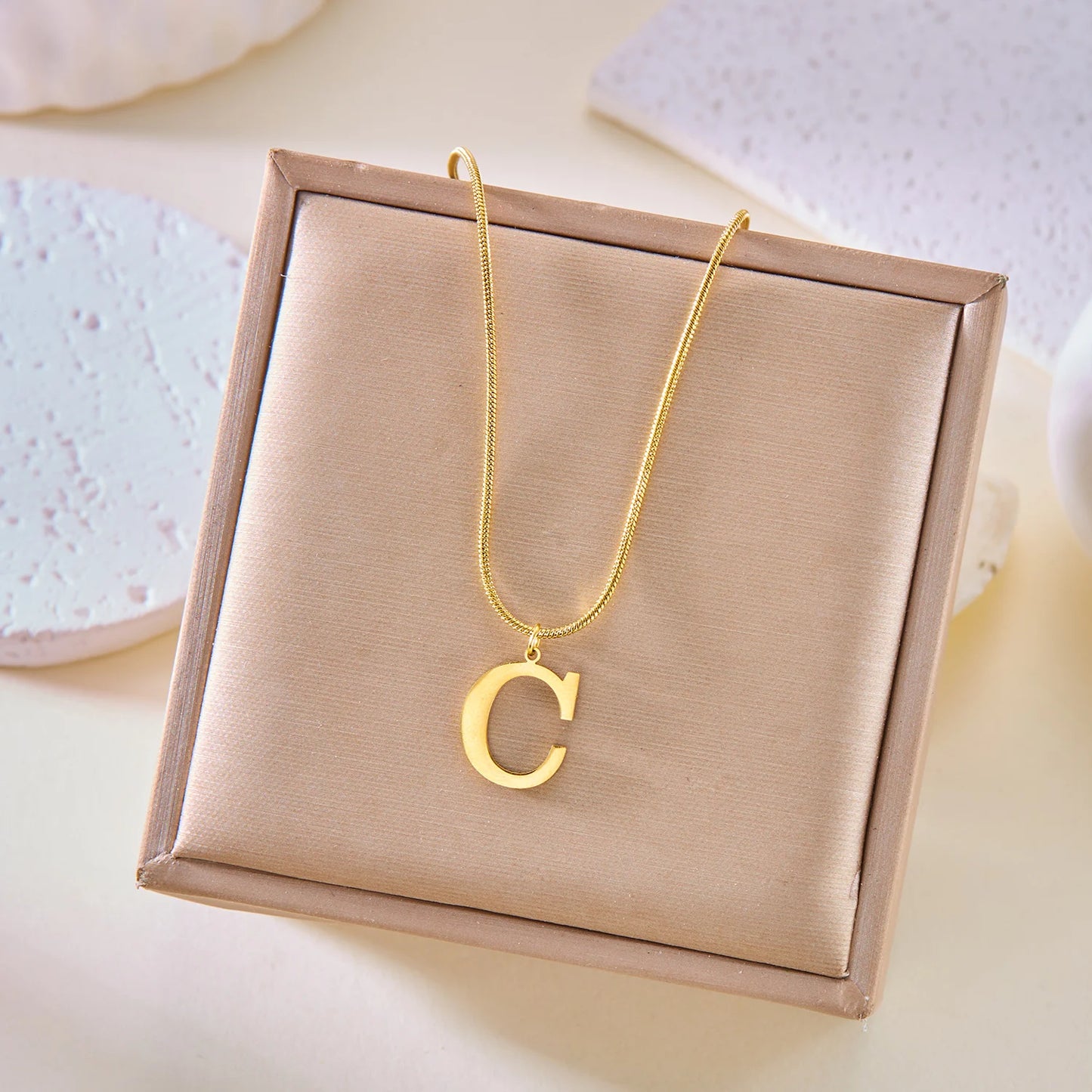 Stainless Steel A-Z Alphabet Initial Letter Pendant Necklaces for Women Gold Plated Choker Chain Necklace Fashion Jewelry Gift