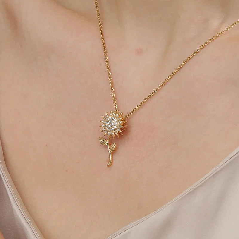 Exquisite Fashion Sun Necklace Classic Personality Rotatable Hope Flower Simple Public Clavicle Chain Pendant