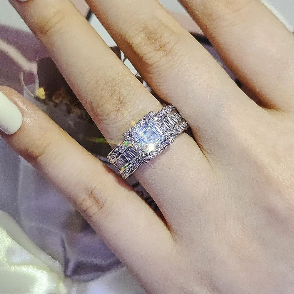 2024 New Luxury Princess Solid Silver Color Designer Engagement Ring for Women Anniversary Gift Jewelry Wholesale R6907