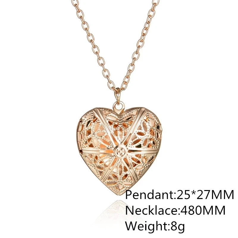 Hollow Engraved Sweet Peach Heart Love Chain Necklace for Woman Opening and Closing Heart Shaped Photo Box Pendant Necklace Gift