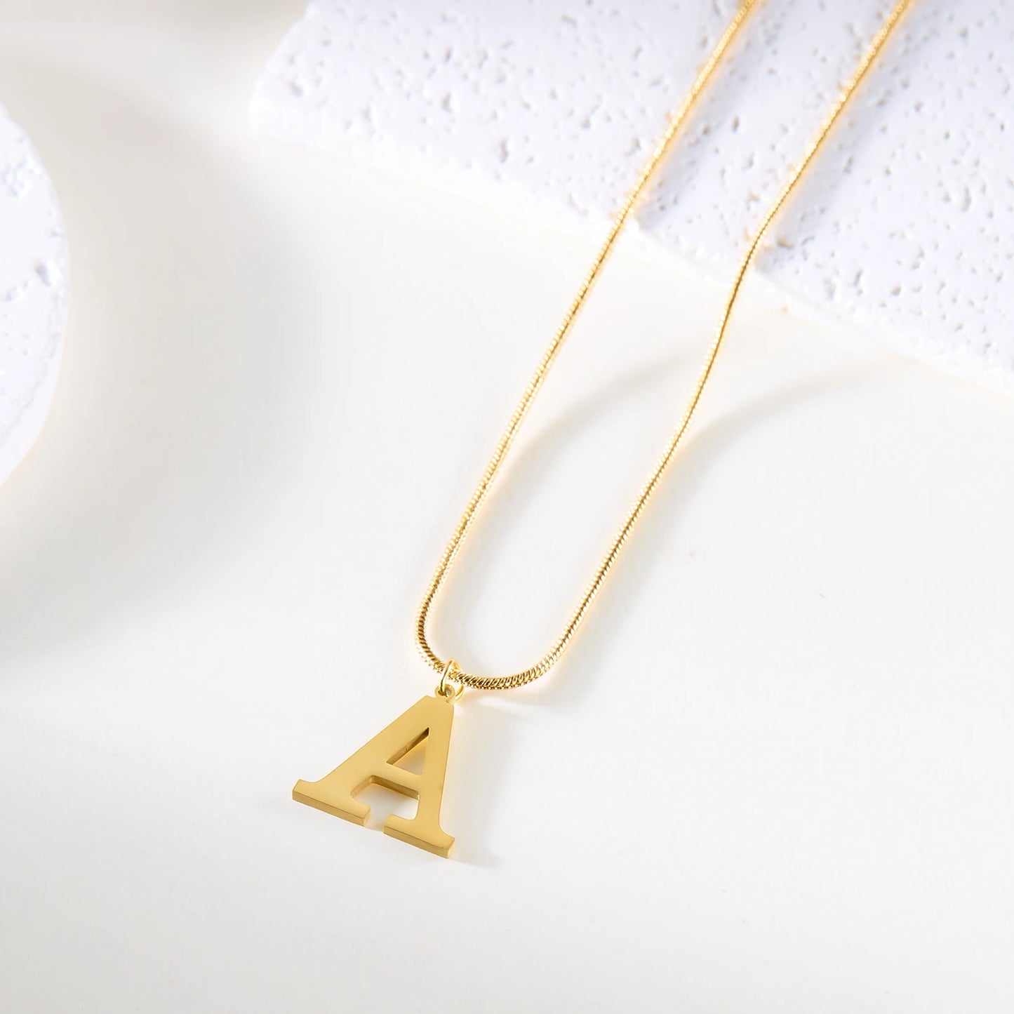 Stainless Steel A-Z Alphabet Initial Letter Pendant Necklaces for Women Gold Plated Choker Chain Necklace Fashion Jewelry Gift