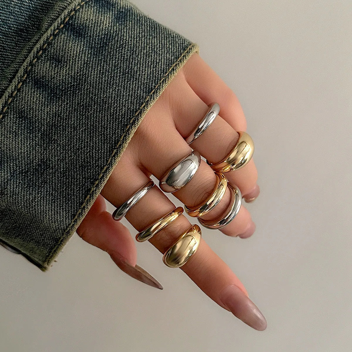 8 Pcs Chunky Open Smooth Surface Rings Set for Women Trendy Gold Color and Silver Color Mixed Finger Rings Accessories Fashion